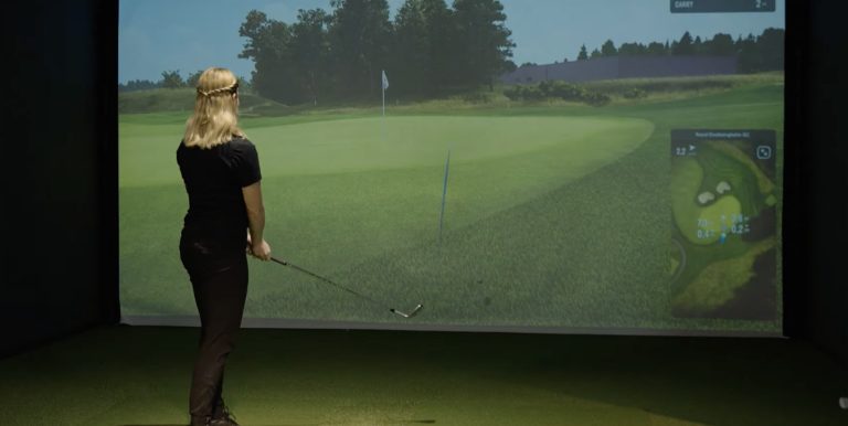 chippa putta bunkerslag i golfsimulator